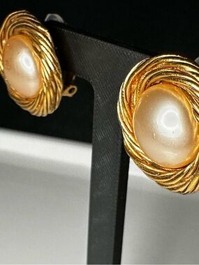 Vintage Chanel 1994 Faux Pearl Rope Earrings – Gold Plated